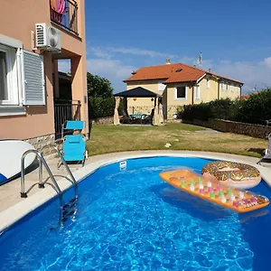 https://apartment-mit-pool-garten-in-soline-insel-krk.primorje-gorskikotar.com